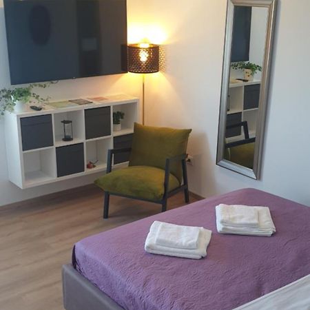 Studio Apartment Hana Pula Exterior photo