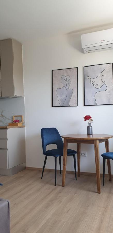 Studio Apartment Hana Pula Exterior photo